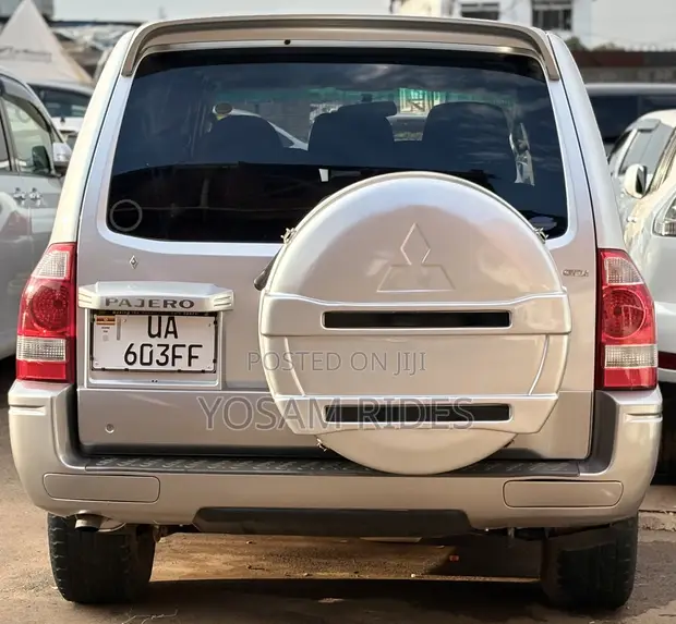 Mitsubishi Pajero Super Exceed 2006 Silver - 1