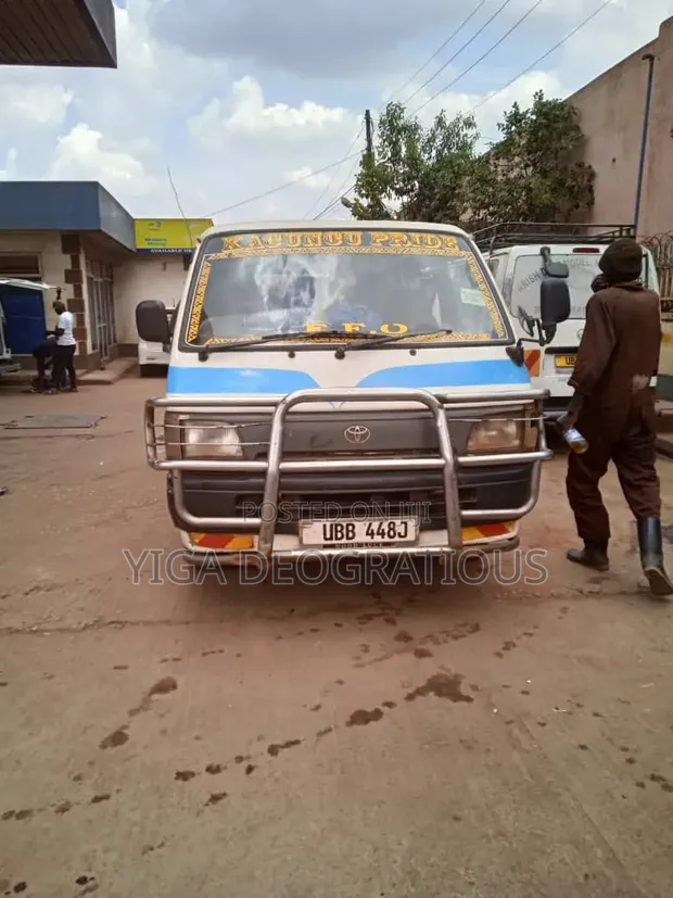 Toyota HiAce 2005 - 1