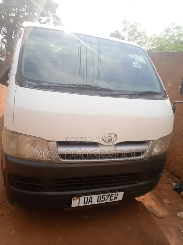 Toyota HiAce 2015 White - 1