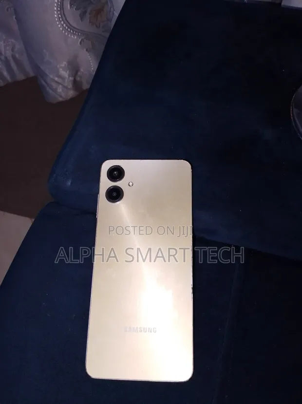 Samsung Galaxy A06 64GB Gold - 1