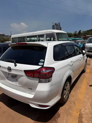 Toyota Corolla Fielder Hybrid 2017