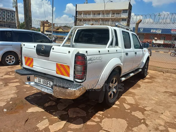 Nissan Hardbody Double Cabin 2012 - 1