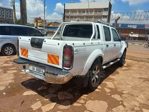 Nissan Hardbody Double Cabin 2012