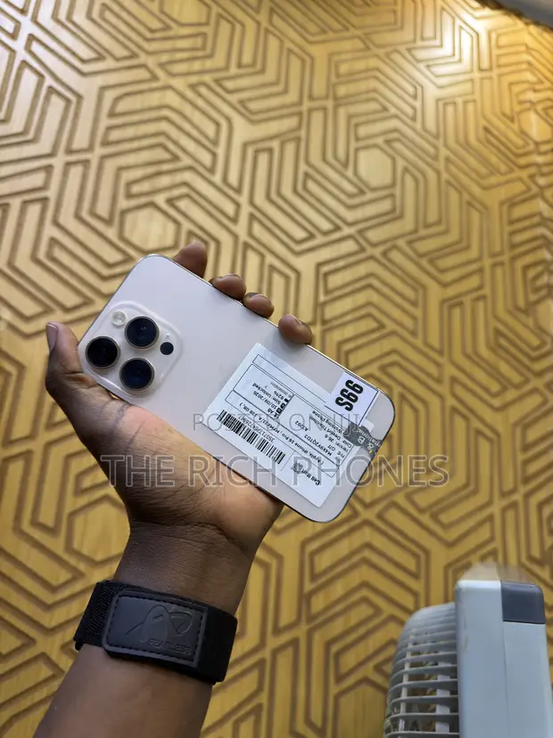 Apple iPhone 16 Pro 256GB Gold - 1