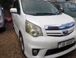 Toyota Noah 2.0 143hp FWD (7 Seater) 2010 White - 2