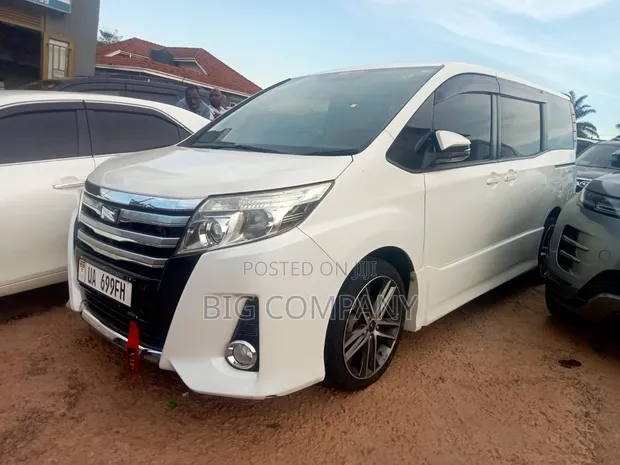 Toyota Noah 2.0 AWD (6 Seater) 2014 White - 1