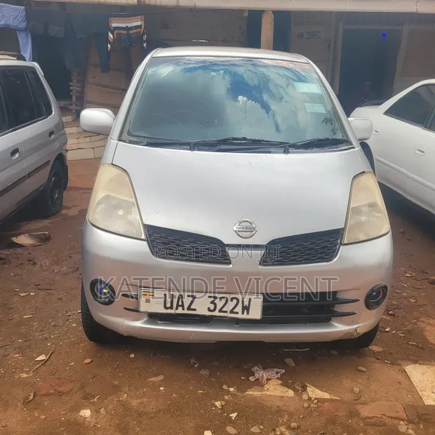 Nissan 100 2004 Silver - 1