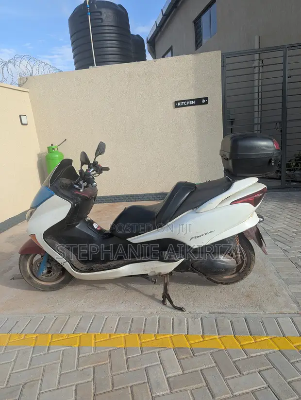 Honda Forza 2004 Scooter - 1