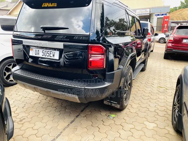 Toyota Land Cruiser Prado 2024 Black - 1