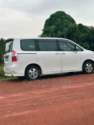 Toyota Noah 2013 White