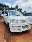 Toyota Noah 2005 White - 4
