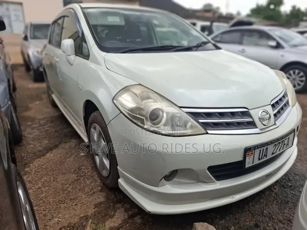 Nissan Tiida 1.5L 16V 2011 White - 1