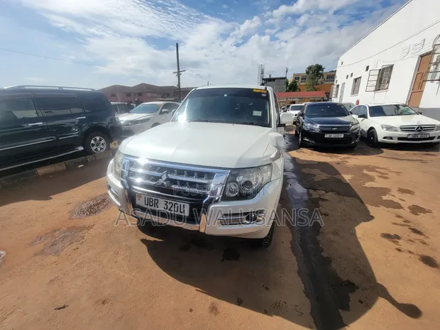 Mitsubishi Pajero 2012 White - 1