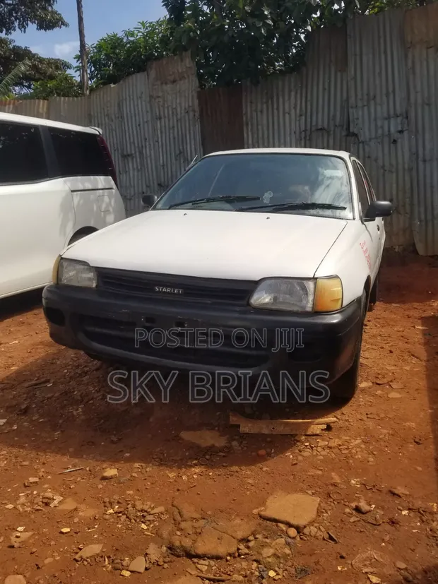 Toyota Starlet 1999 White - 1