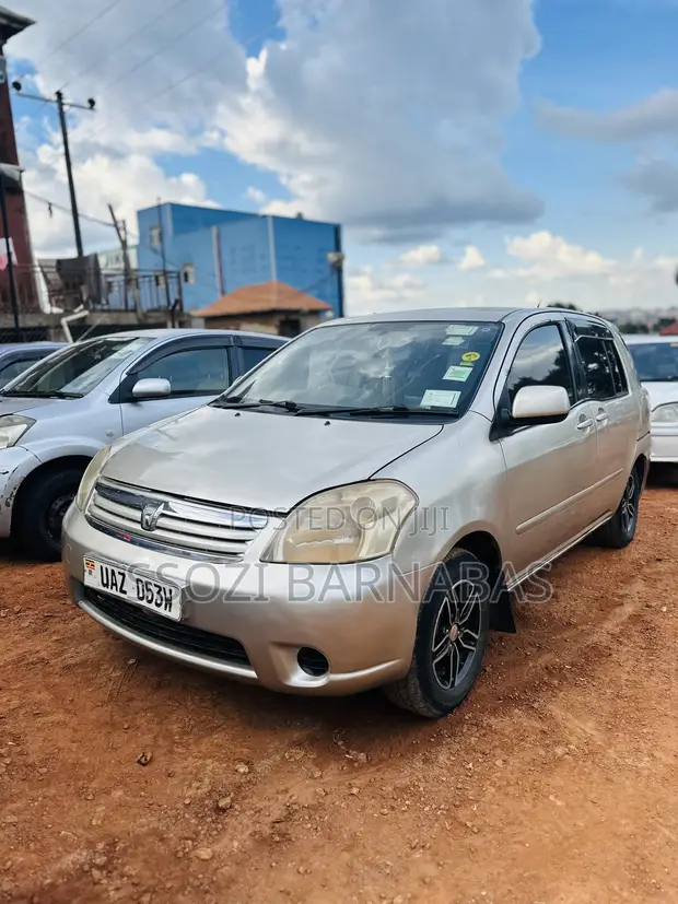 Toyota Raum 2003 - 1
