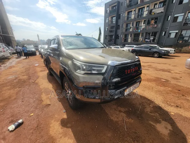 Toyota Hilux 2017 Gray - 1