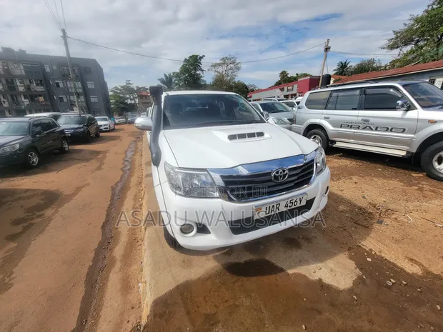 Toyota Hilux 2008 White - 1