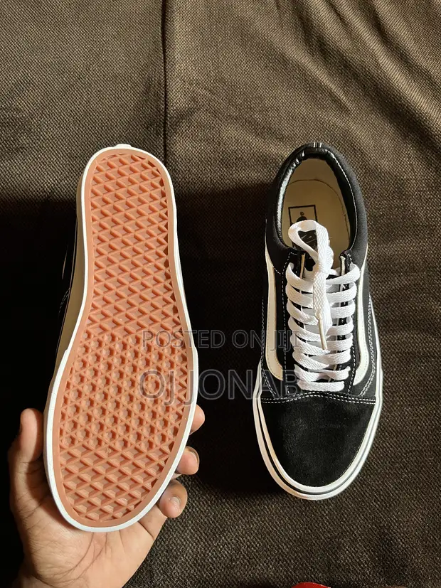 Vans Sneakers - Black and White - 1