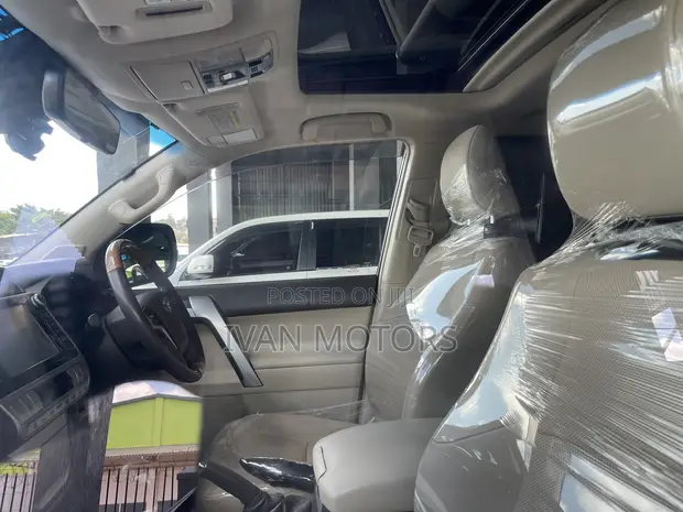 Toyota Land Cruiser Prado 2017 White - 1