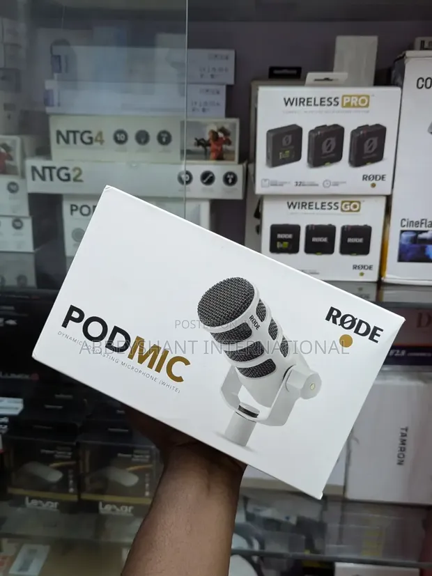 RØDE PodMic Dynamic Microphone - 1