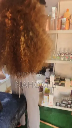 Copper-Toned Curly Hairstyle