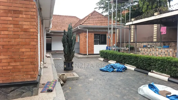 5-Bedroom Bungalow for Sale in Naalya Estate, Kira - 1
