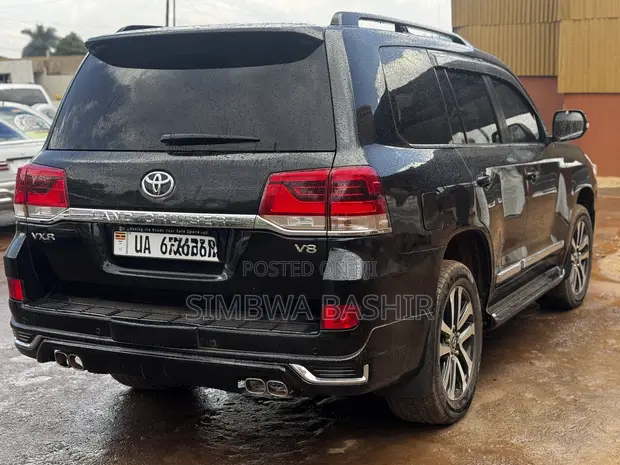Toyota Land Cruiser 2018 Black - 1