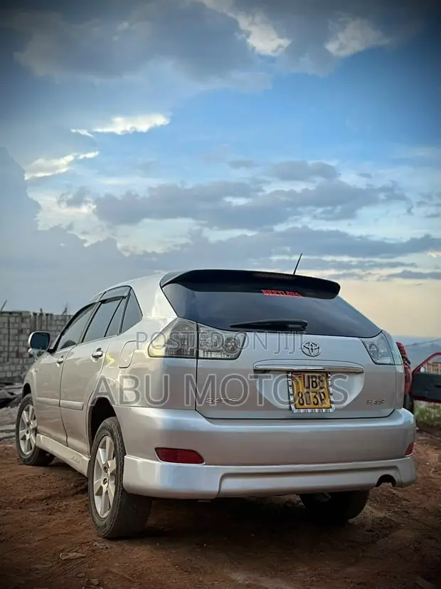 Toyota Harrier 2005 Silver - 1