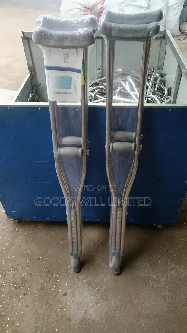 Adjustable Heavy Duty Arm Crutches - 1