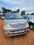 Toyota Noah 2003 - 4