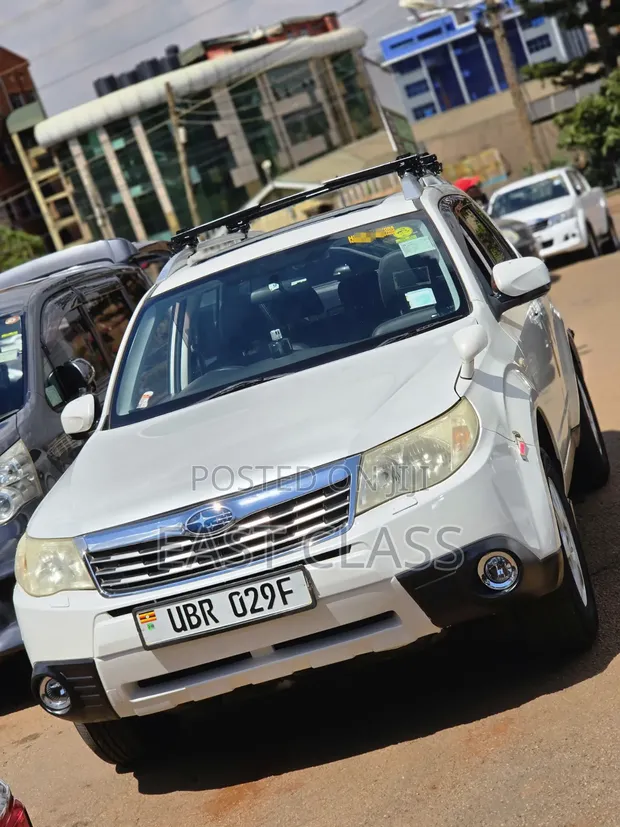 Subaru Forester 2010 White - 1