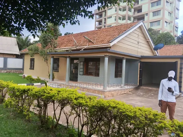 3 Bedroom Bungalow for Rent in Muyenga - 1