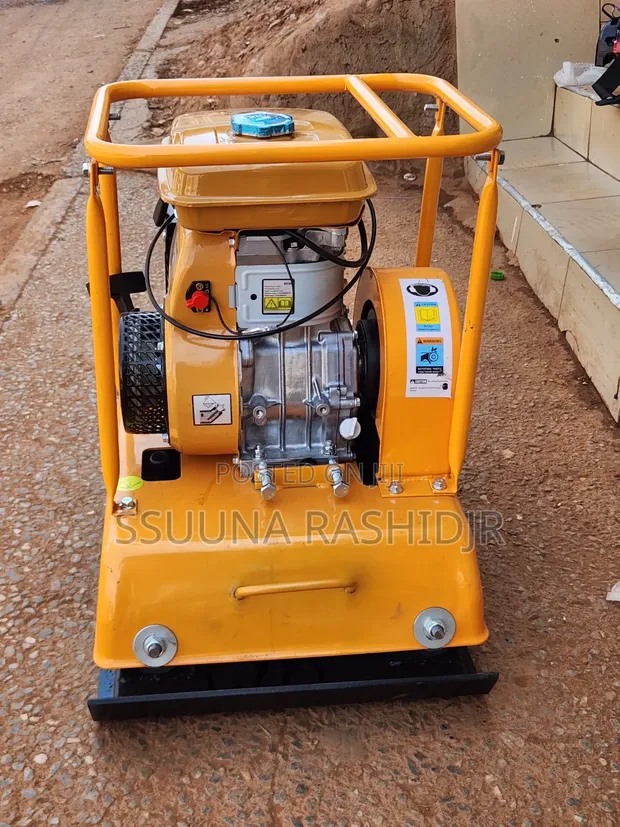 Plate Compactor C90 - 100kg, 6.5HP Petrol - 1