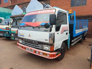 Mitsubishi Canter Crane Truck