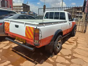 Nissan Hardbody 2010 White