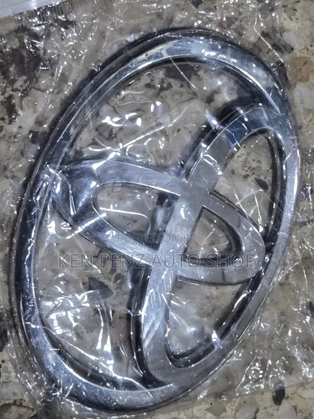 Universal Toyota Grille and Boot Door Logo - 1