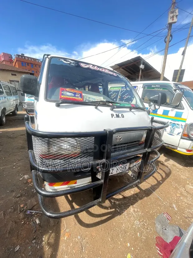 Toyota HiAce 2001 - 1