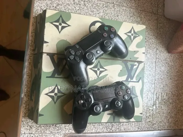Sony PlayStation 4 (Chipped Console) - 1