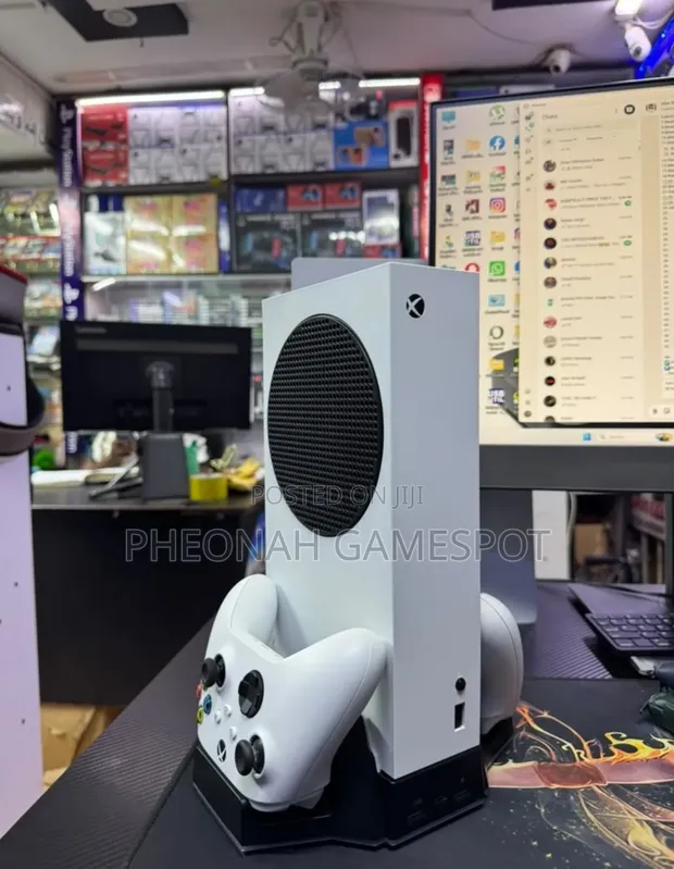 Microsoft Xbox Series S - UK Used, All-Digital Console - 1