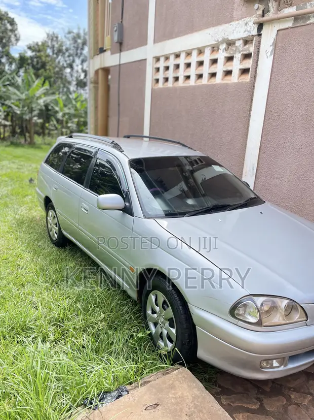 Toyota Caldina 2000 Silver - 1