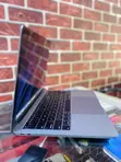 Apple MacBook Pro 2017 8GB RAM 128GB SSD Intel Core i5 - 3
