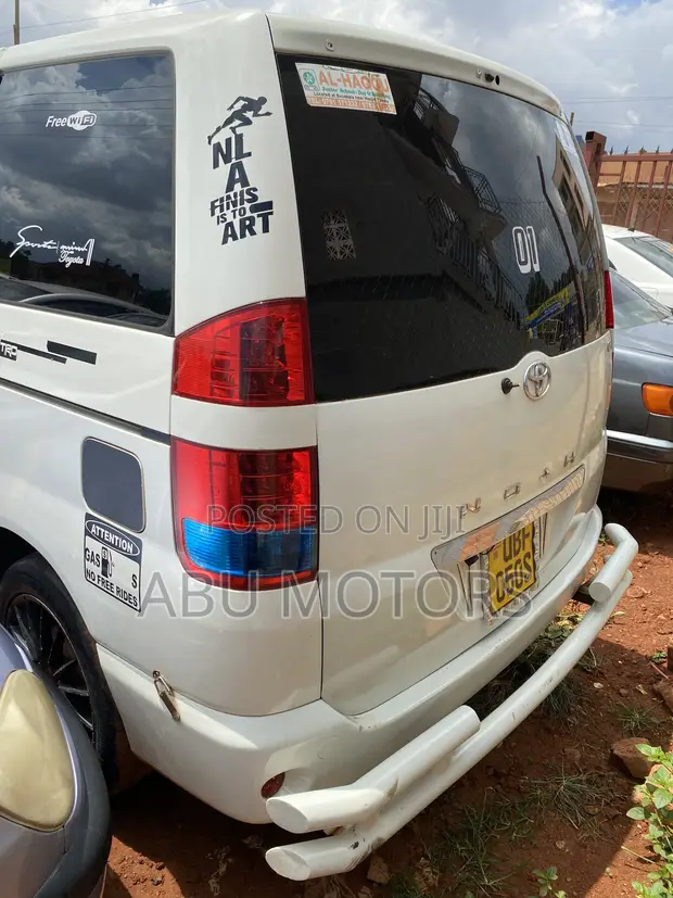 Toyota Noah 2006 White - 1