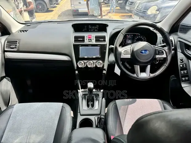 Subaru Forester 2016 Silver - 1