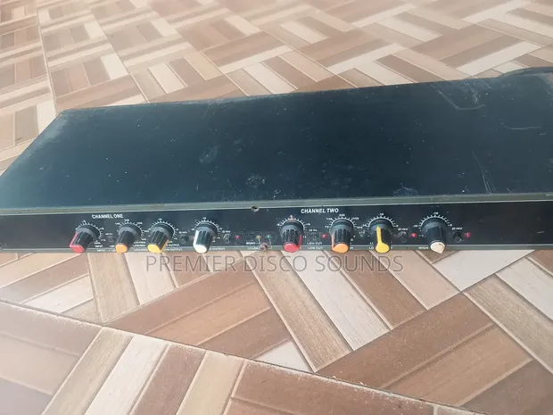 DBX 223xl Crossover - 1