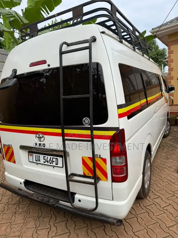 Toyota HiAce 2013 White - 1