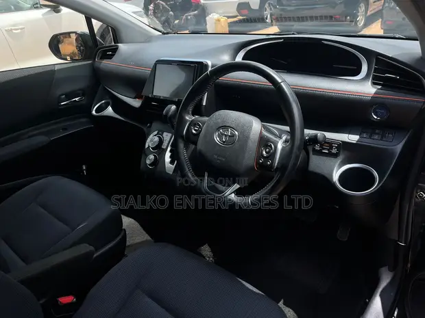 Toyota Sienta 2017 Black - 1