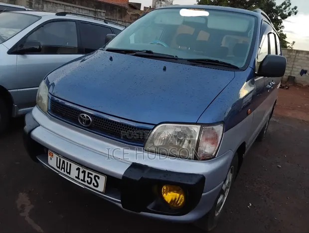 Toyota Noah 2001 Blue - 1