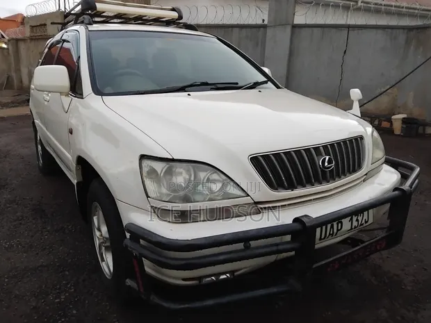 Toyota Harrier 1999 White - 1