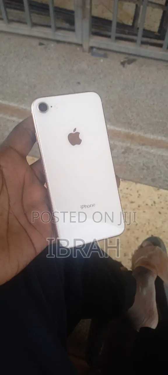 Apple iPhone 8 64GB Gold - 1
