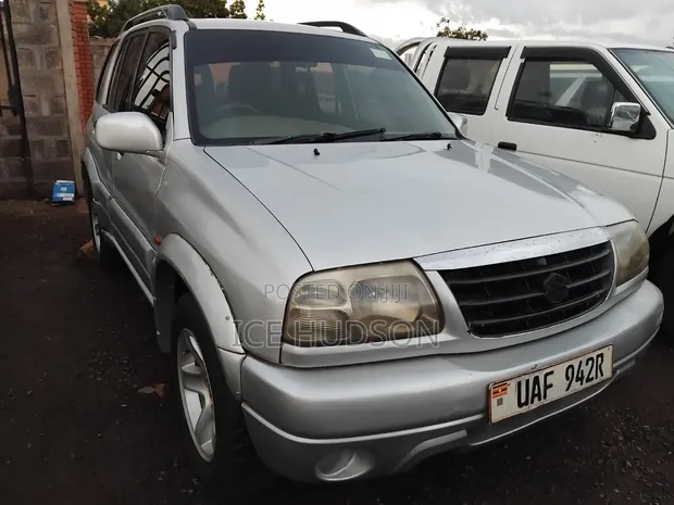 Suzuki Escudo 2002 Silver - 1
